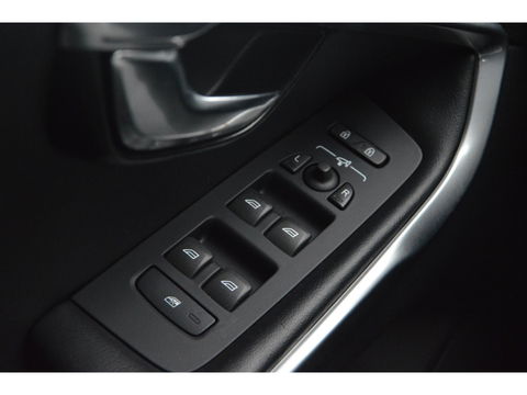 Volvo V40 T4 Automaat R-Design | 180PK | Parkeersensoren | Navigatie | Bluetooth streaming