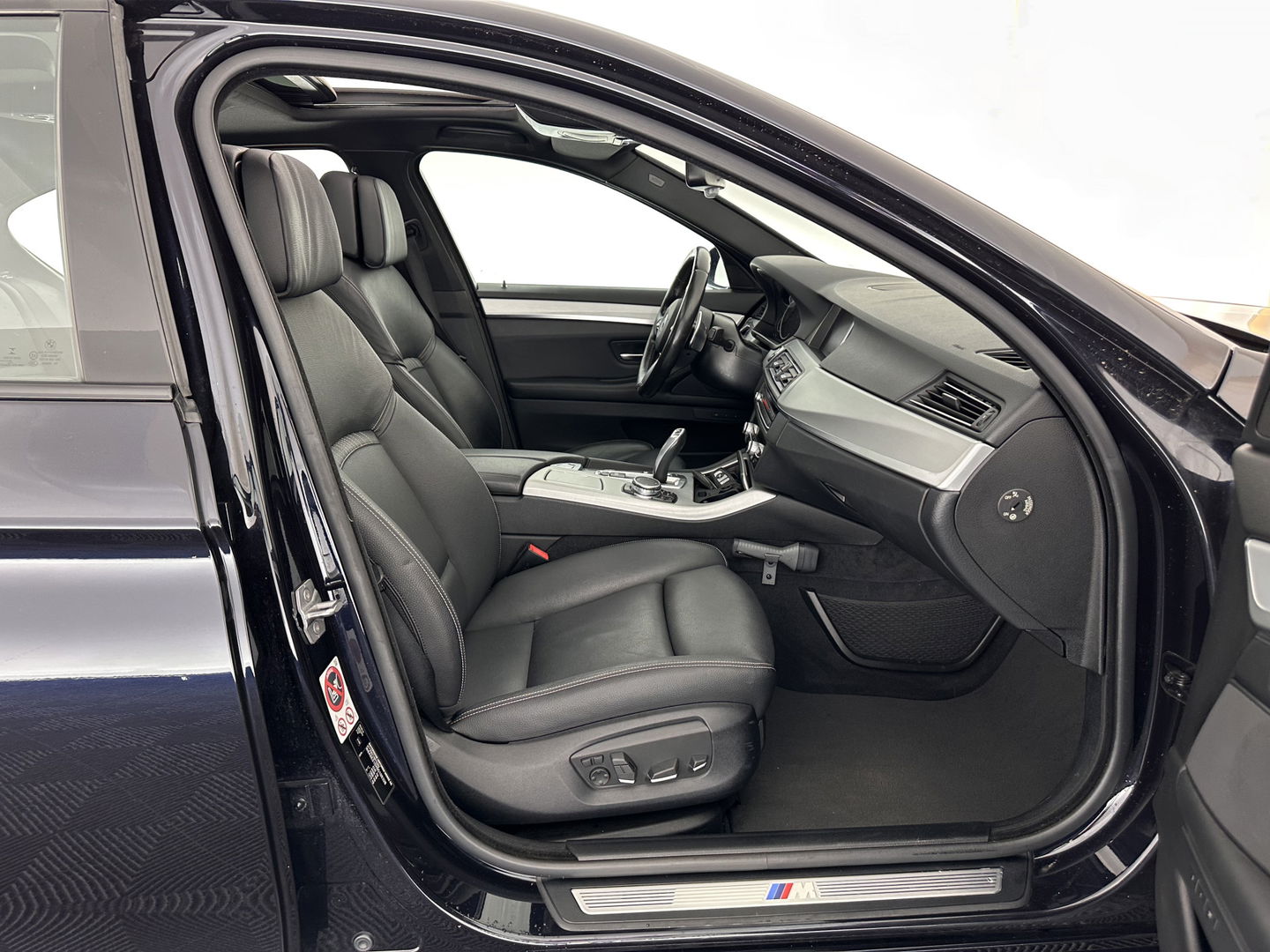BMW 5 Serie 520d M Sport Edition Aut. *PANO | FULL-LEATHER | XENON | MEMORY-PACK | DIGI-COCKPIT | NAVI-FULLMAP | HIFI-SOUND | COMFORT-SEATS | ECC | PDC | CRUISE | 18''ALU*