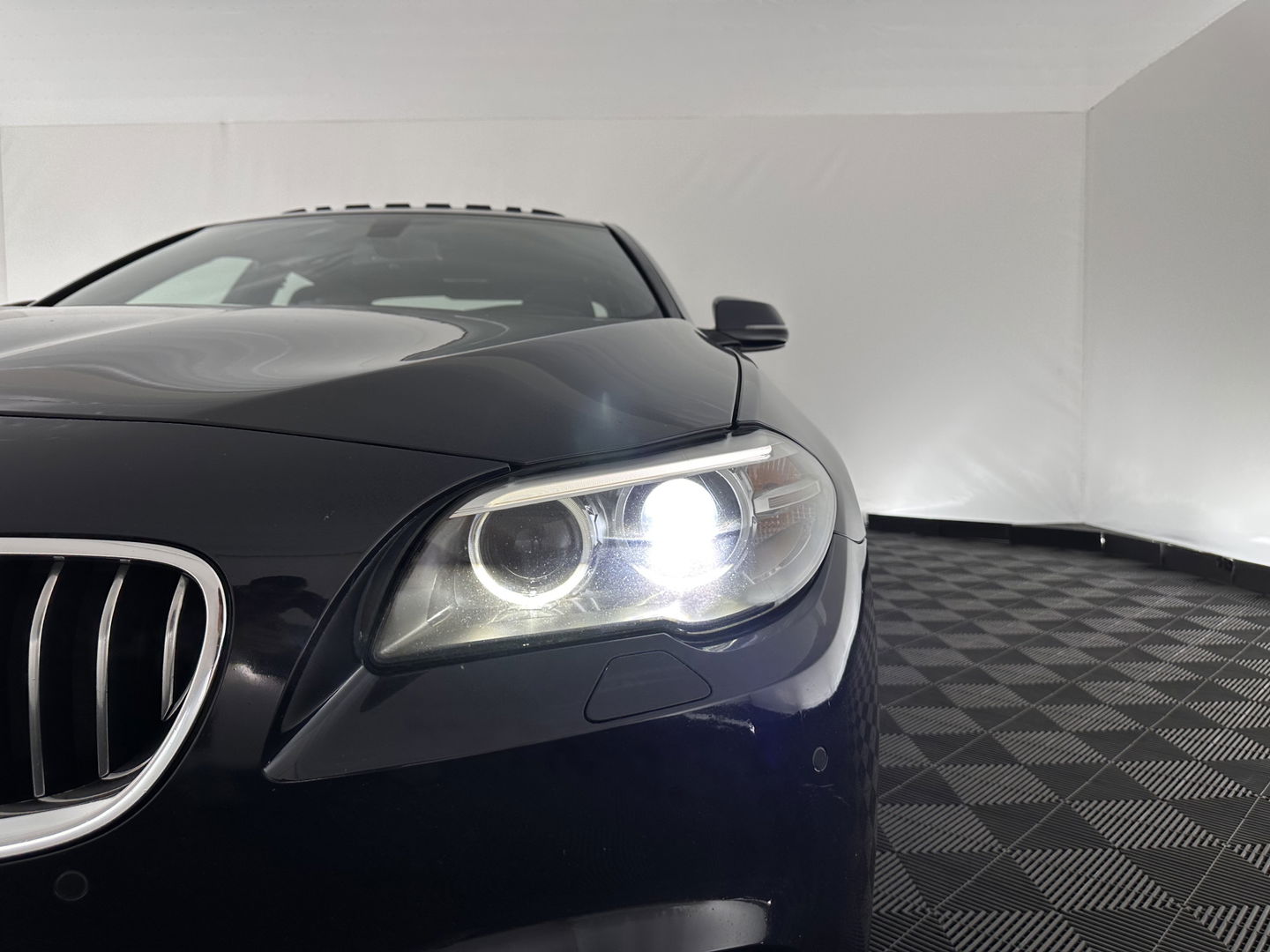 BMW 5 Serie 520d M Sport Edition Aut. *PANO | FULL-LEATHER | XENON | MEMORY-PACK | DIGI-COCKPIT | NAVI-FULLMAP | HIFI-SOUND | COMFORT-SEATS | ECC | PDC | CRUISE | 18''ALU*