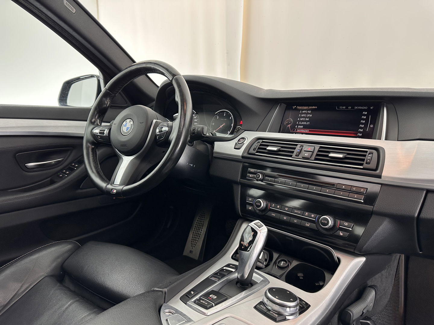 BMW 5 Serie 520d M Sport Edition Aut. *PANO | FULL-LEATHER | XENON | MEMORY-PACK | DIGI-COCKPIT | NAVI-FULLMAP | HIFI-SOUND | COMFORT-SEATS | ECC | PDC | CRUISE | 18''ALU*