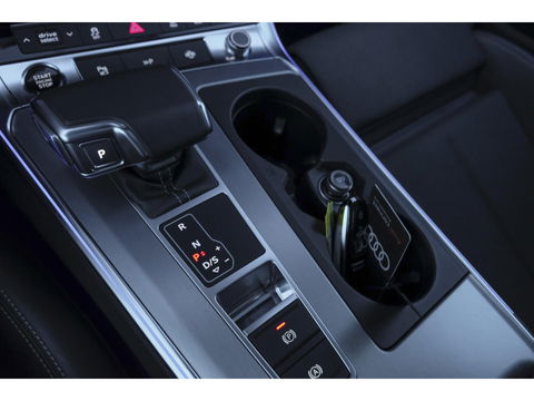 Audi A6 Avant 50 TFSIe 300pk Quattro S-line Facelift Panoramadak Bang&Olufsen *BTW* Trekhaak elec. Ascari blauw S6 diffusor Black pack