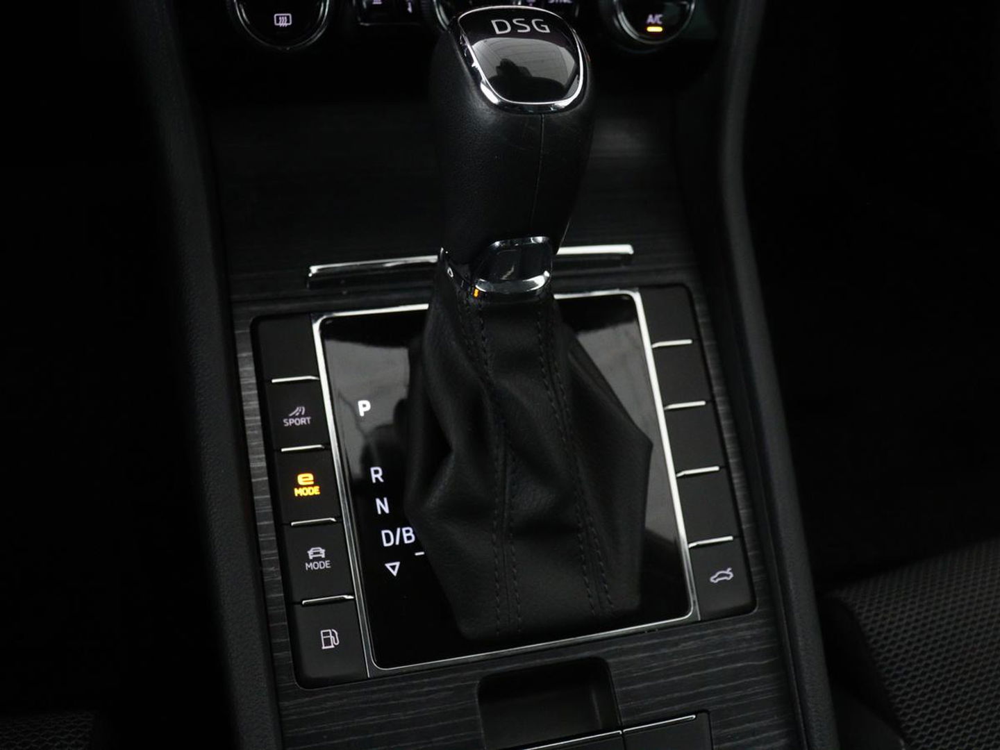 Škoda Superb 1.4 TSI iV Business Edition | Stoelverwarming | Carplay | Carplay | Virtual Cockpit | Navigatie | Parkeerhulp | Full LED | PHEV