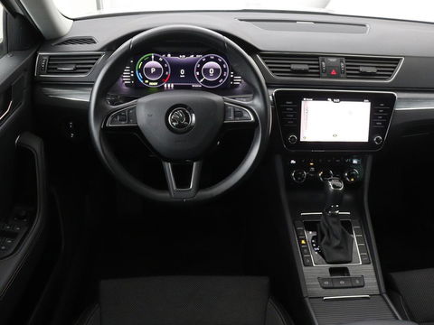 Škoda Superb 1.4 TSI iV Business Edition | Stoelverwarming | Carplay | Carplay | Virtual Cockpit | Navigatie | Parkeerhulp | Full LED | PHEV