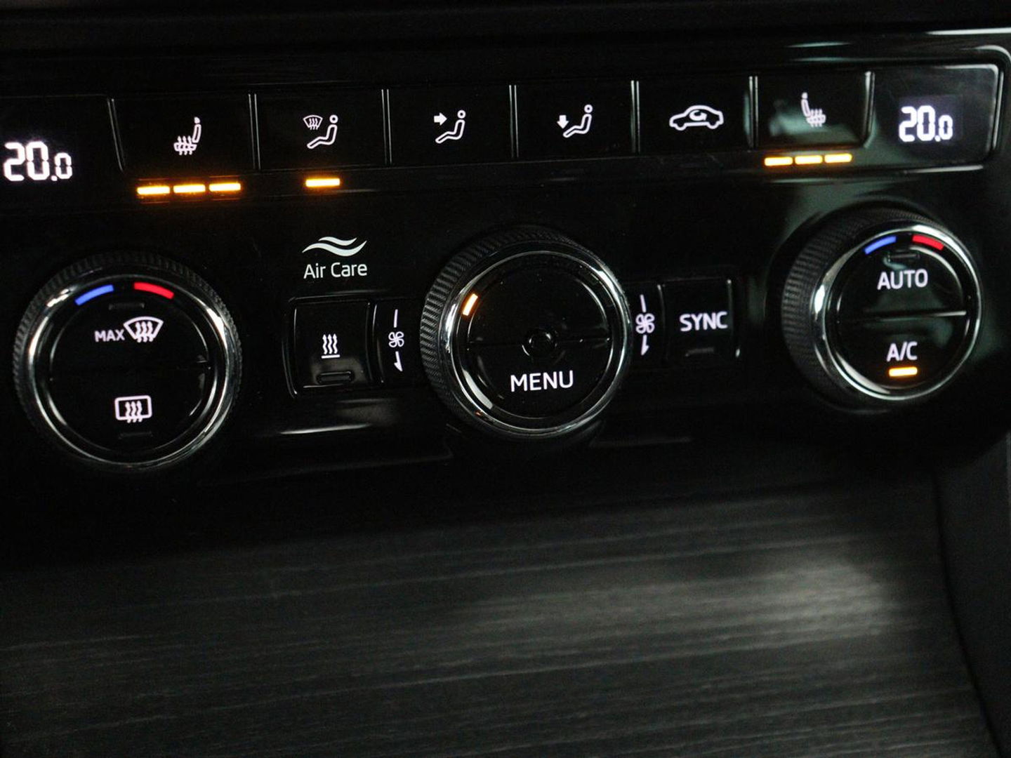 Škoda Superb 1.4 TSI iV Business Edition | Stoelverwarming | Carplay | Carplay | Virtual Cockpit | Navigatie | Parkeerhulp | Full LED | PHEV