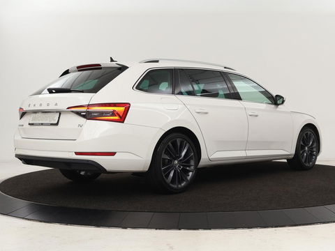 Škoda Superb 1.4 TSI iV Business Edition | Stoelverwarming | Carplay | Carplay | Virtual Cockpit | Navigatie | Parkeerhulp | Full LED | PHEV