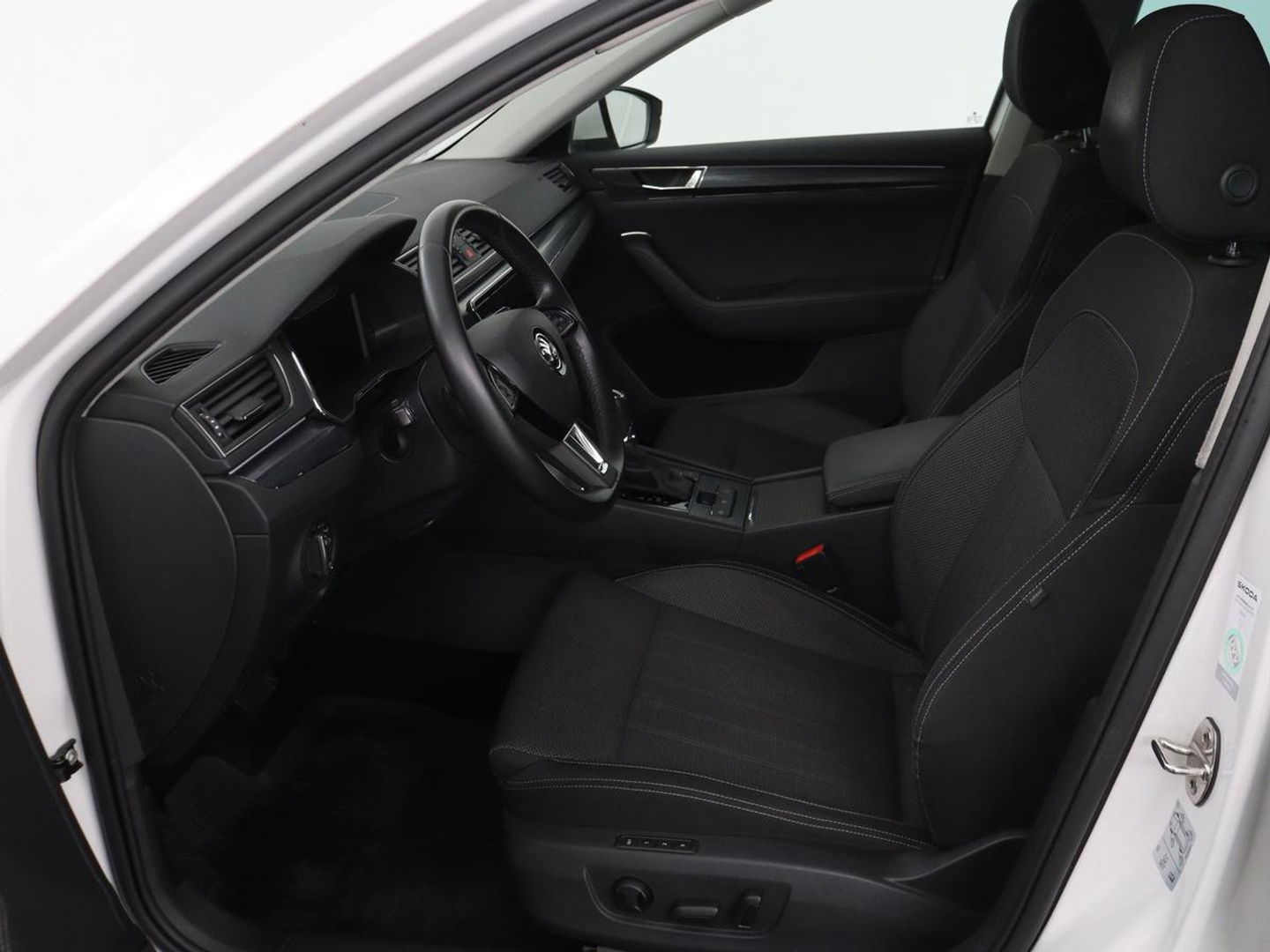 Škoda Superb 1.4 TSI iV Business Edition | Stoelverwarming | Carplay | Carplay | Virtual Cockpit | Navigatie | Parkeerhulp | Full LED | PHEV