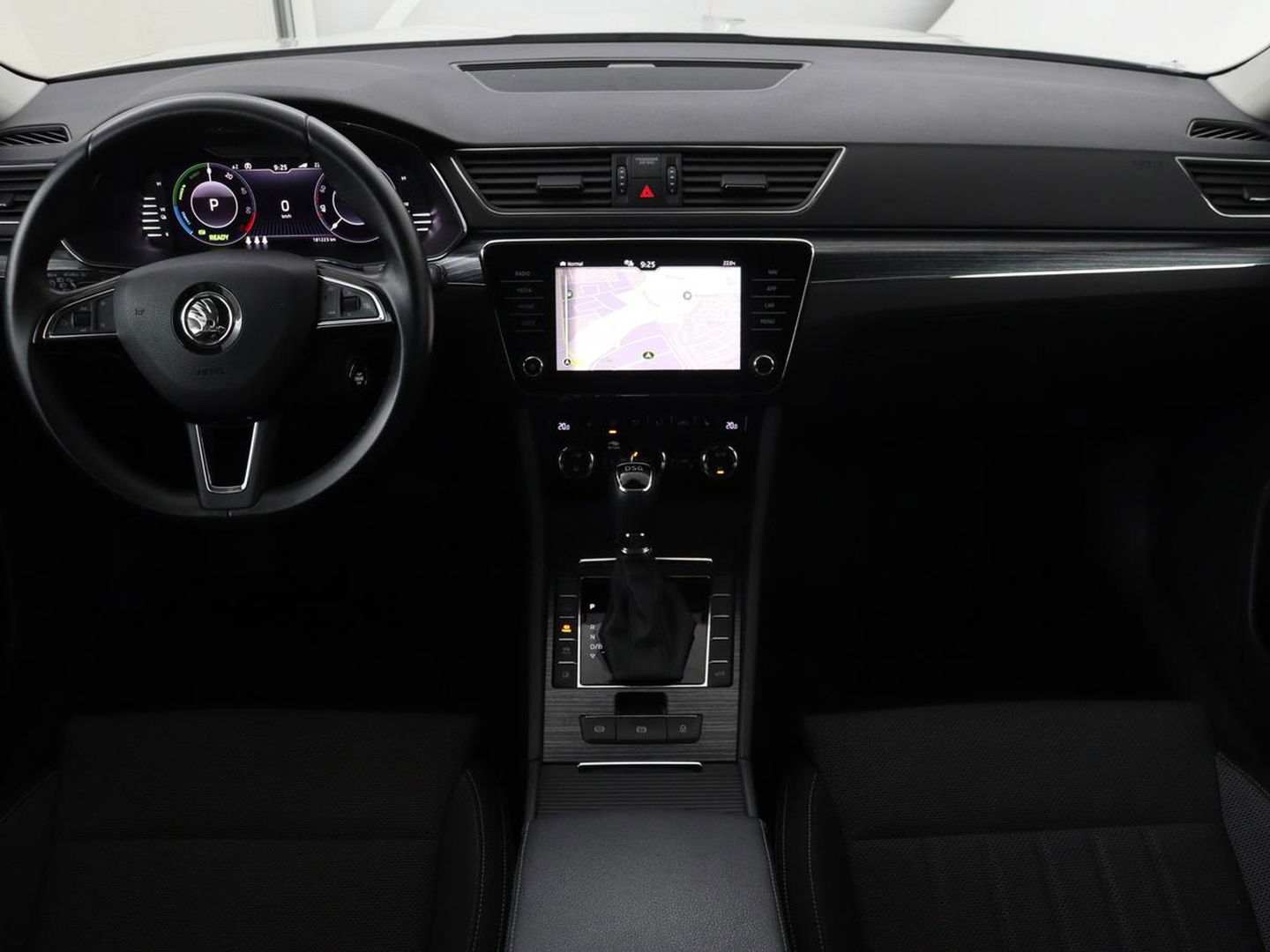 Škoda Superb 1.4 TSI iV Business Edition | Stoelverwarming | Carplay | Carplay | Virtual Cockpit | Navigatie | Parkeerhulp | Full LED | PHEV