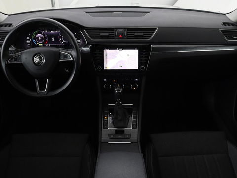 Škoda Superb 1.4 TSI iV Business Edition | Stoelverwarming | Carplay | Carplay | Virtual Cockpit | Navigatie | Parkeerhulp | Full LED | PHEV