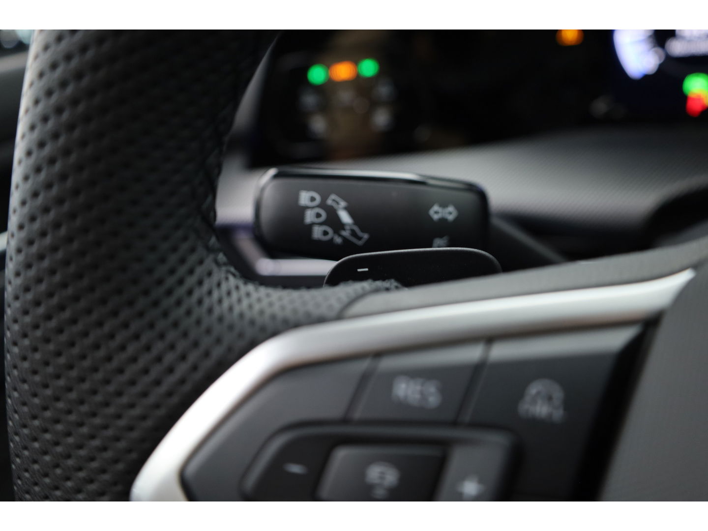 Volkswagen GOLF Variant 1.5 eTSI R-Line DSG | MY25 | Pano | IQ. Light | Adapt. Cruise | Camera | Stoel- Stuurverw. | Apple CarPlay