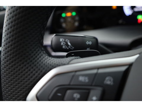 Volkswagen GOLF Variant 1.5 eTSI R-Line DSG | MY25 | Pano | IQ. Light | Adapt. Cruise | Camera | Stoel- Stuurverw. | Apple CarPlay