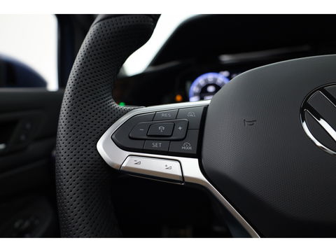 Volkswagen GOLF Variant 1.5 eTSI R-Line DSG | MY25 | Pano | IQ. Light | Adapt. Cruise | Camera | Stoel- Stuurverw. | Apple CarPlay