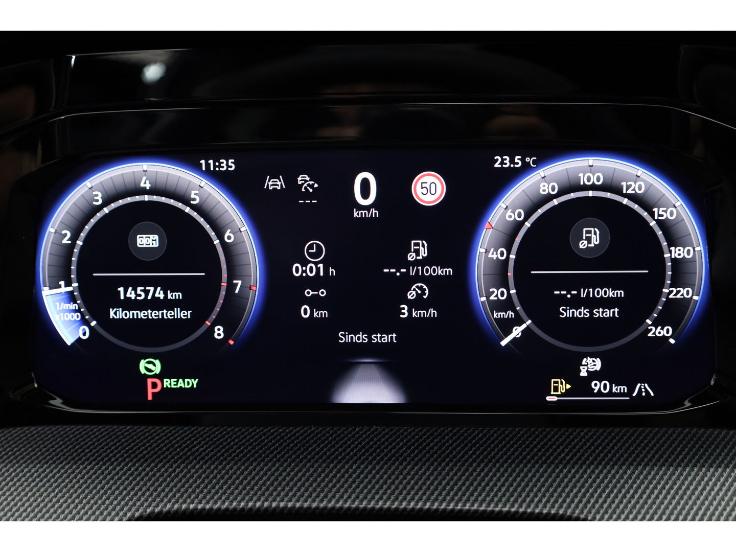 Volkswagen GOLF Variant 1.5 eTSI R-Line DSG | MY25 | Pano | IQ. Light | Adapt. Cruise | Camera | Stoel- Stuurverw. | Apple CarPlay