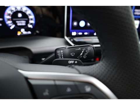 Volkswagen GOLF Variant 1.5 eTSI R-Line DSG | MY25 | Pano | IQ. Light | Adapt. Cruise | Camera | Stoel- Stuurverw. | Apple CarPlay