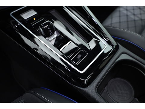 Volkswagen GOLF Variant 1.5 eTSI R-Line DSG | MY25 | Pano | IQ. Light | Adapt. Cruise | Camera | Stoel- Stuurverw. | Apple CarPlay