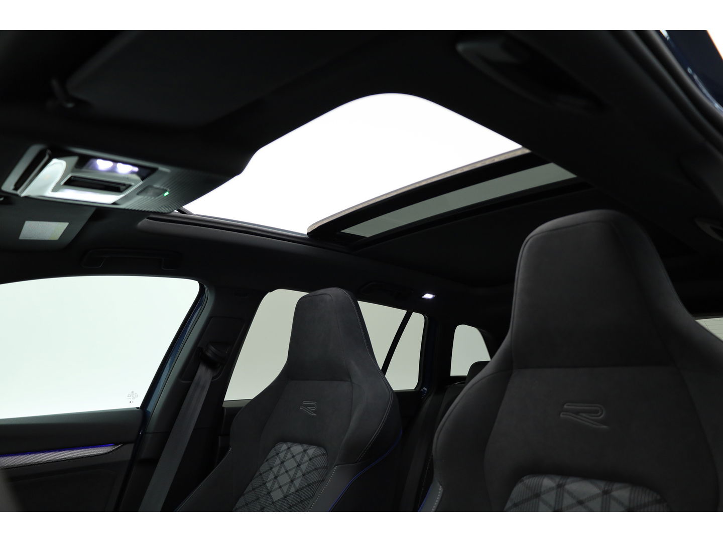 Volkswagen GOLF Variant 1.5 eTSI R-Line DSG | MY25 | Pano | IQ. Light | Adapt. Cruise | Camera | Stoel- Stuurverw. | Apple CarPlay
