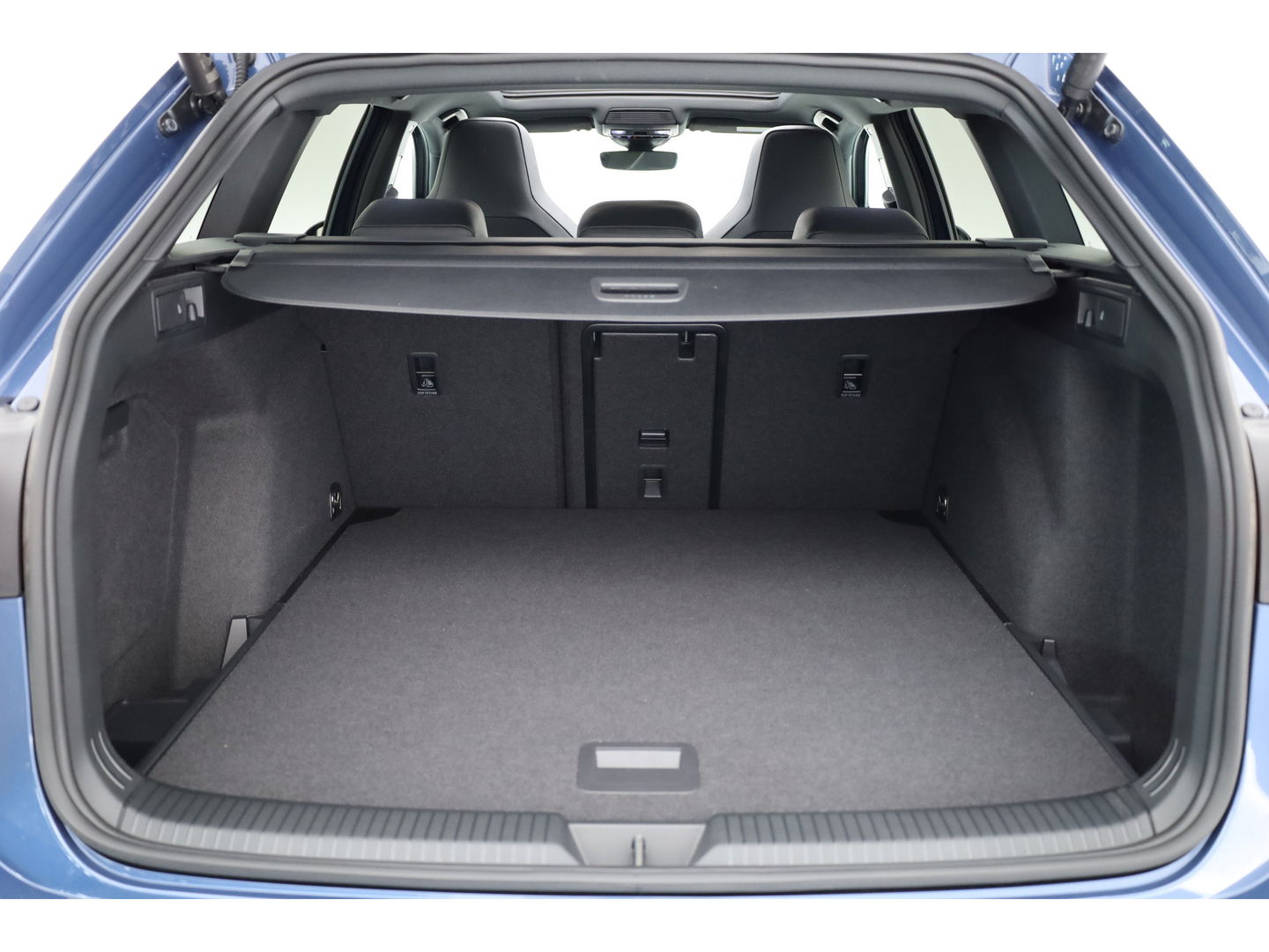 Volkswagen GOLF Variant 1.5 eTSI R-Line DSG | MY25 | Pano | IQ. Light | Adapt. Cruise | Camera | Stoel- Stuurverw. | Apple CarPlay