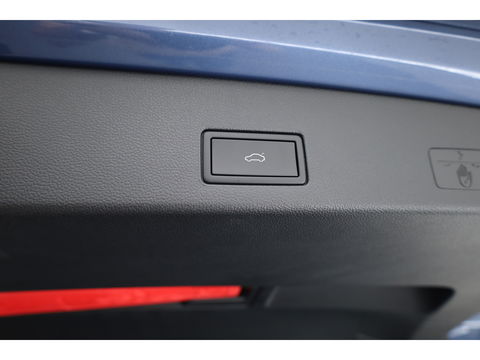 Volkswagen GOLF Variant 1.5 eTSI R-Line DSG | MY25 | Pano | IQ. Light | Adapt. Cruise | Camera | Stoel- Stuurverw. | Apple CarPlay