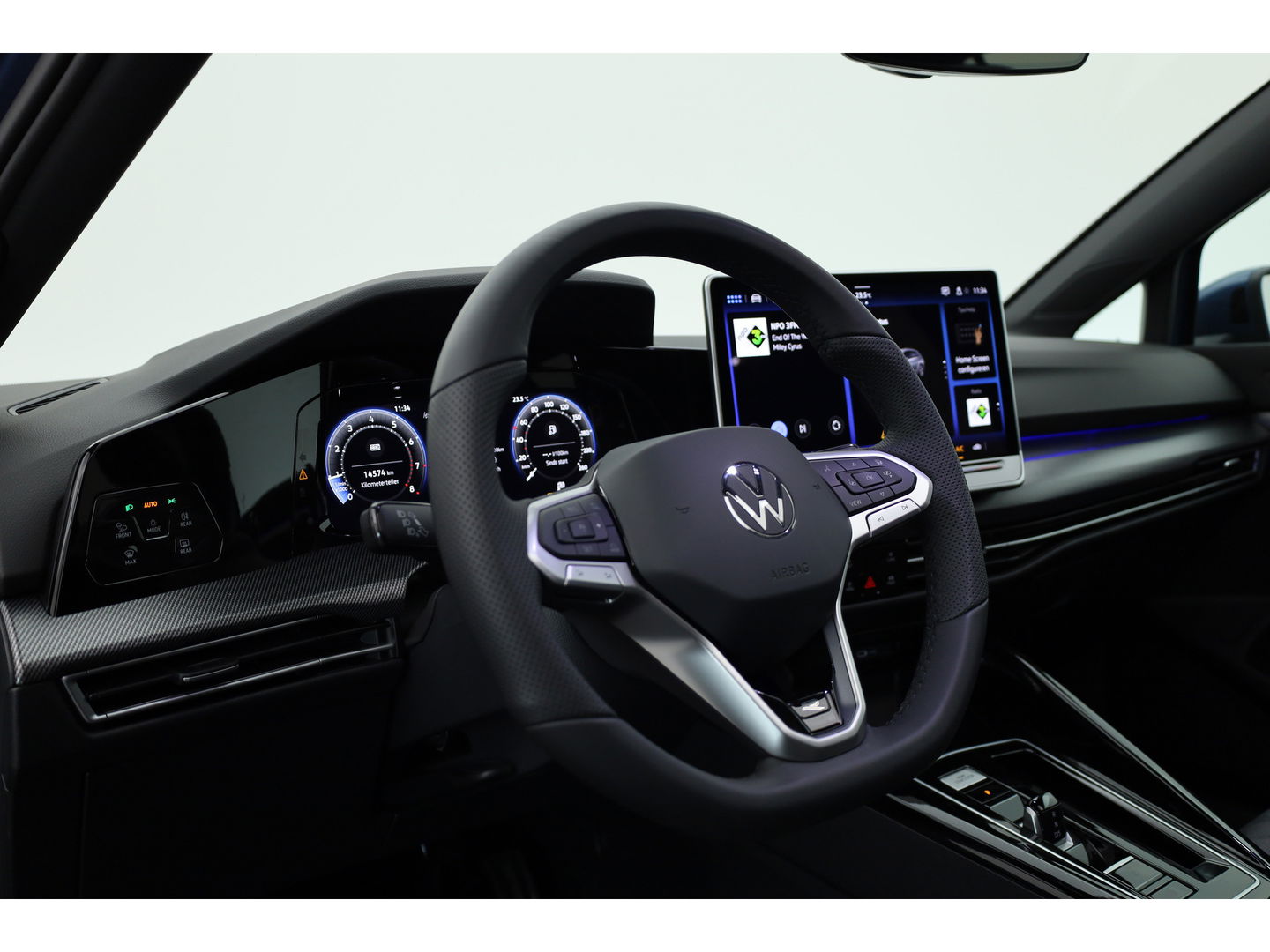 Volkswagen GOLF Variant 1.5 eTSI R-Line DSG | MY25 | Pano | IQ. Light | Adapt. Cruise | Camera | Stoel- Stuurverw. | Apple CarPlay