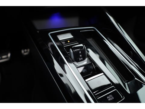 Volkswagen GOLF Variant 1.5 eTSI R-Line DSG | MY25 | Pano | IQ. Light | Adapt. Cruise | Camera | Stoel- Stuurverw. | Apple CarPlay