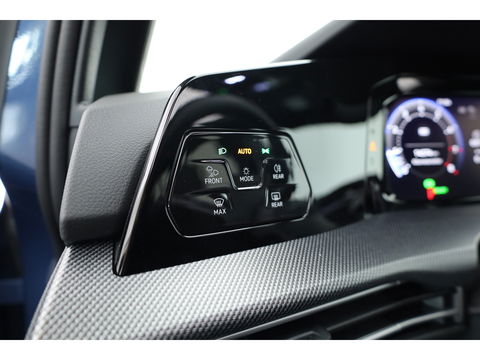 Volkswagen GOLF Variant 1.5 eTSI R-Line DSG | MY25 | Pano | IQ. Light | Adapt. Cruise | Camera | Stoel- Stuurverw. | Apple CarPlay