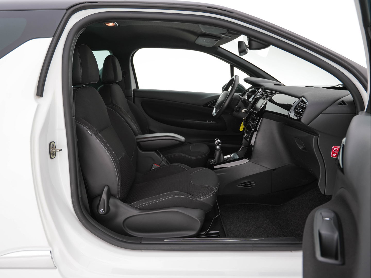 Citroën DS3 1.6 e-HDi So Chic Pack |Comfort *NAVI-FULLMAP | AIRCO | PDC | CRUISE | RADIO-CD | SPORT-SEATS*