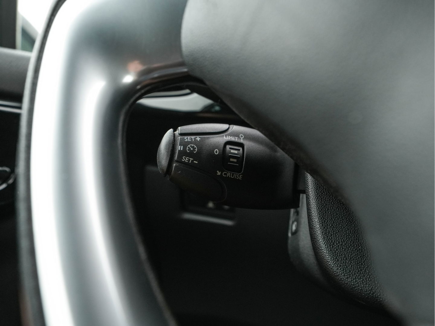 Citroën DS3 1.6 e-HDi So Chic Pack |Comfort *NAVI-FULLMAP | AIRCO | PDC | CRUISE | RADIO-CD | SPORT-SEATS*