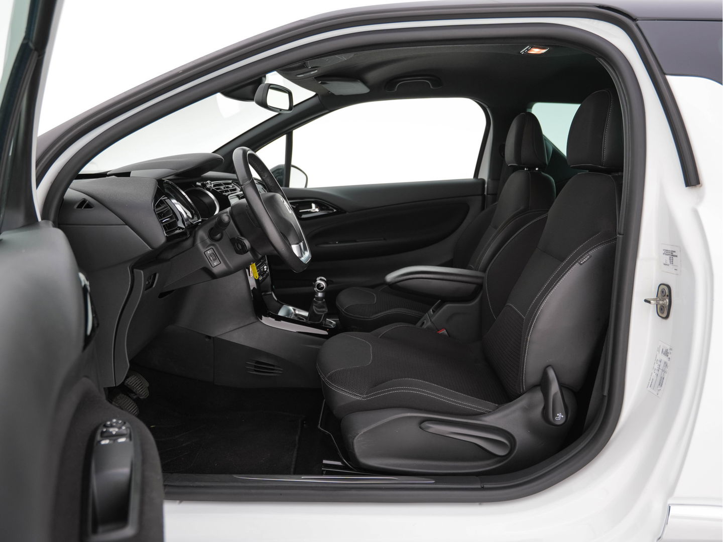 Citroën DS3 1.6 e-HDi So Chic Pack |Comfort *NAVI-FULLMAP | AIRCO | PDC | CRUISE | RADIO-CD | SPORT-SEATS*