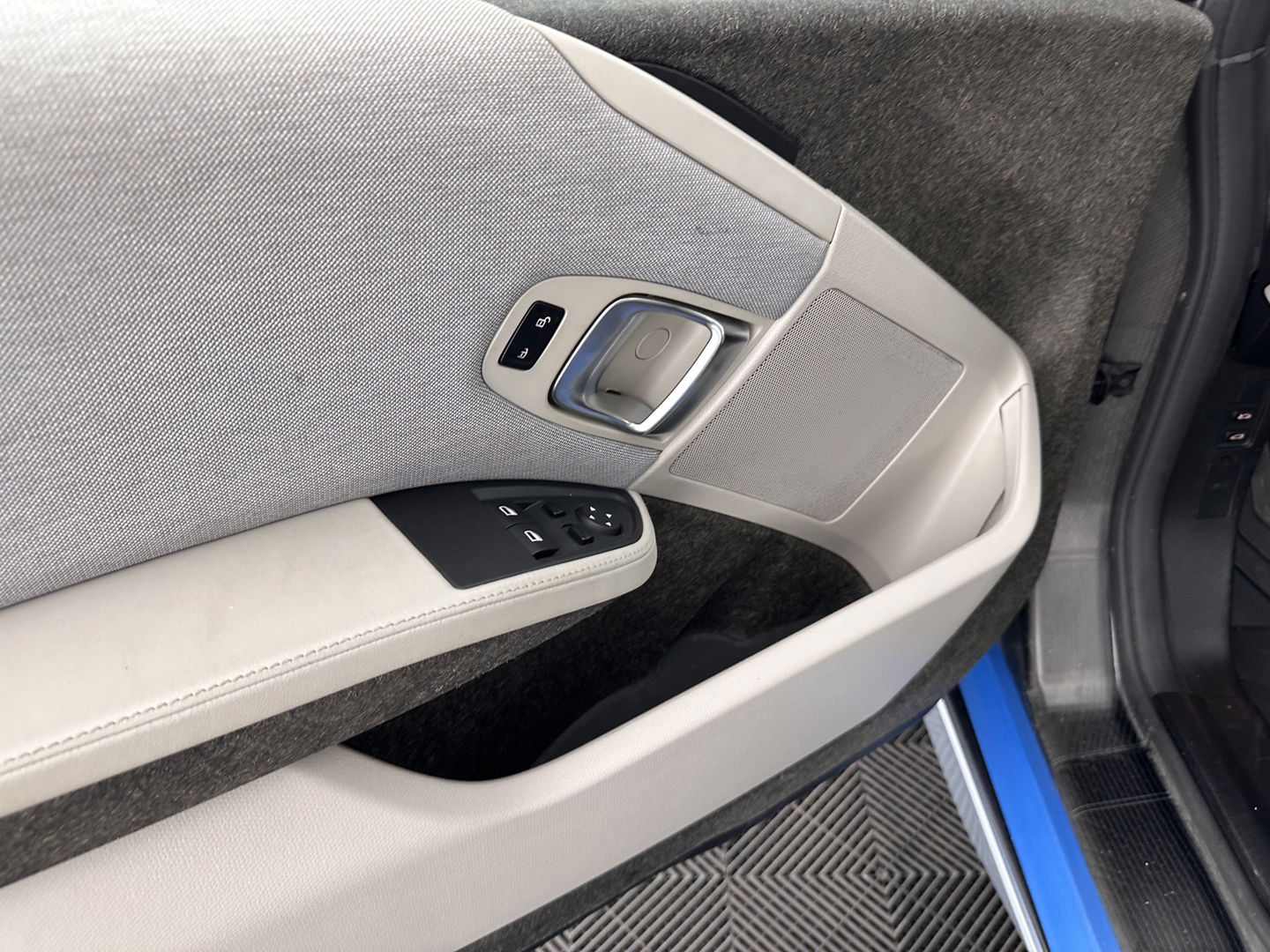 BMW i3 Basis Comfort Advance 22 kWh Aut. *PANO | 1/2LEATHER | FULL-LED | ADAPTIVE-CRUISE | HARMAN/KARDON | NAVI-FULLMAP | CAMERA | KEYLESS | COMFORT-SEATS | ECC | PDC | 20''ALU*