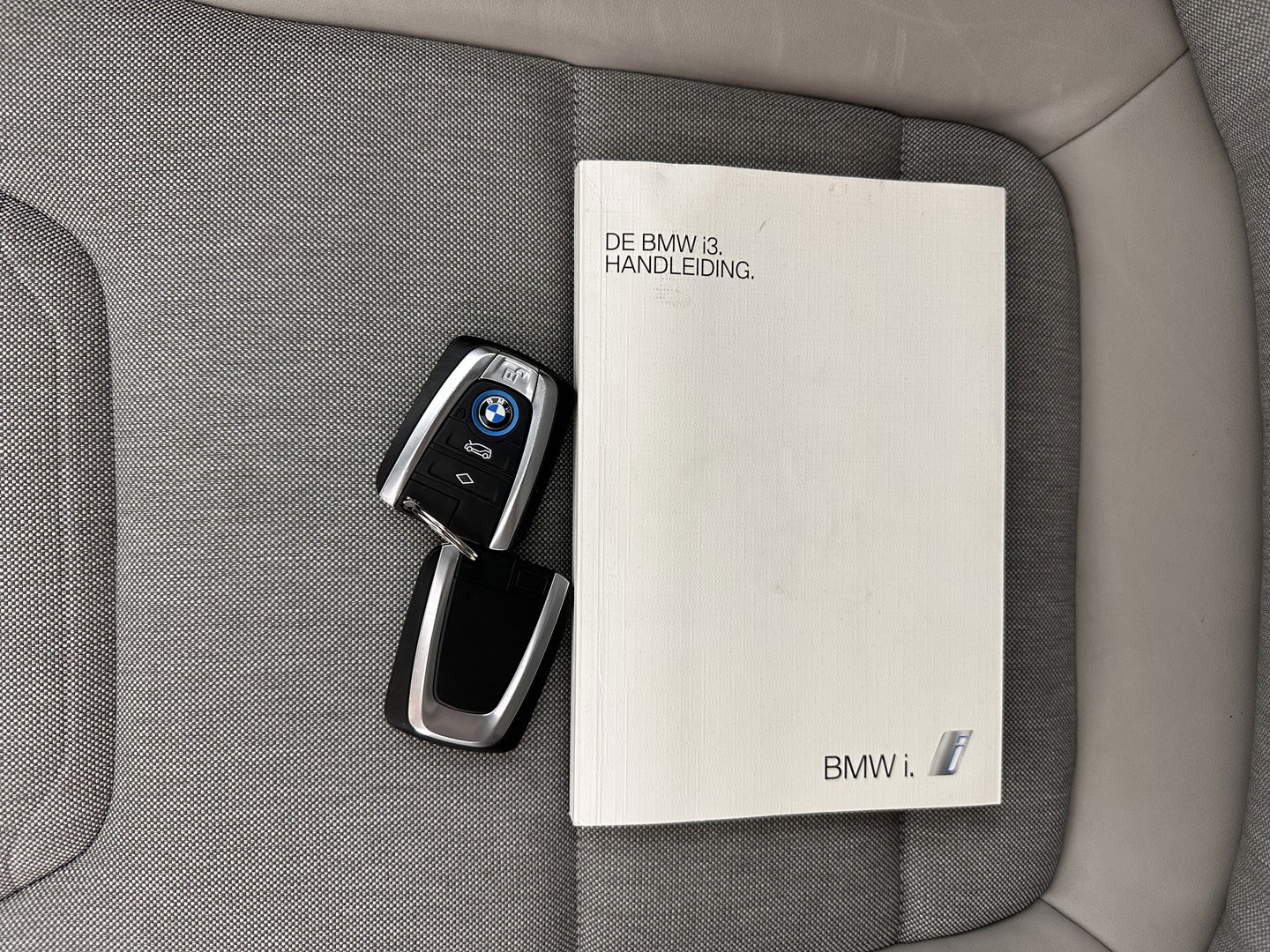 BMW i3 Basis Comfort Advance 22 kWh Aut. *PANO | 1/2LEATHER | FULL-LED | ADAPTIVE-CRUISE | HARMAN/KARDON | NAVI-FULLMAP | CAMERA | KEYLESS | COMFORT-SEATS | ECC | PDC | 20''ALU*