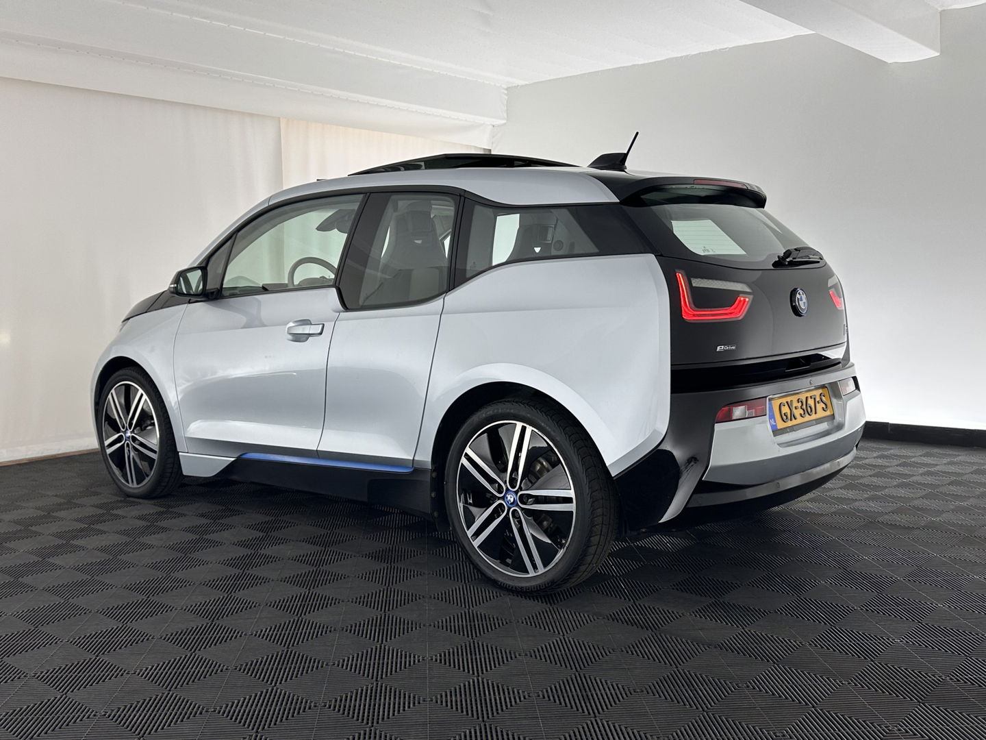 BMW i3 Basis Comfort Advance 22 kWh Aut. *PANO | 1/2LEATHER | FULL-LED | ADAPTIVE-CRUISE | HARMAN/KARDON | NAVI-FULLMAP | CAMERA | KEYLESS | COMFORT-SEATS | ECC | PDC | 20''ALU*