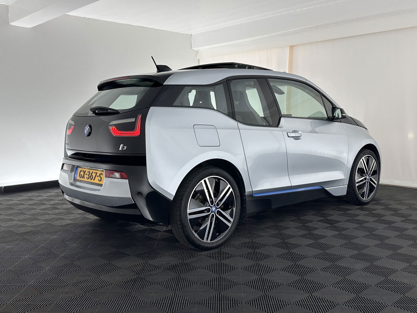 BMW i3 Basis Comfort Advance 22 kWh Aut. *PANO | 1/2LEATHER | FULL-LED | ADAPTIVE-CRUISE | HARMAN/KARDON | NAVI-FULLMAP | CAMERA | KEYLESS | COMFORT-SEATS | ECC | PDC | 20''ALU*