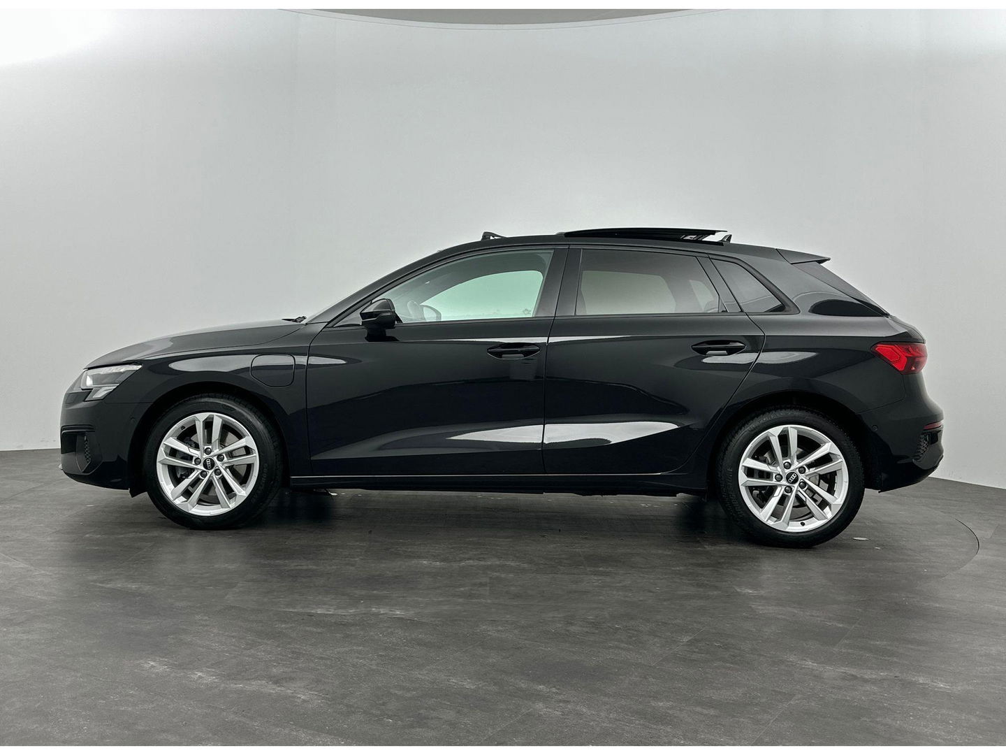 Audi A3 Sportback 40 TFSI e Advanced edition Pano Massage ACC Carplay S-line