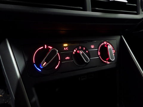 Volkswagen Polo 1.0 TSI Comfortline "Origineel NL!" Apple-Carplay 17"Velgen Adaptive-cruise, van 2e eigenaar in nieuwstaat!