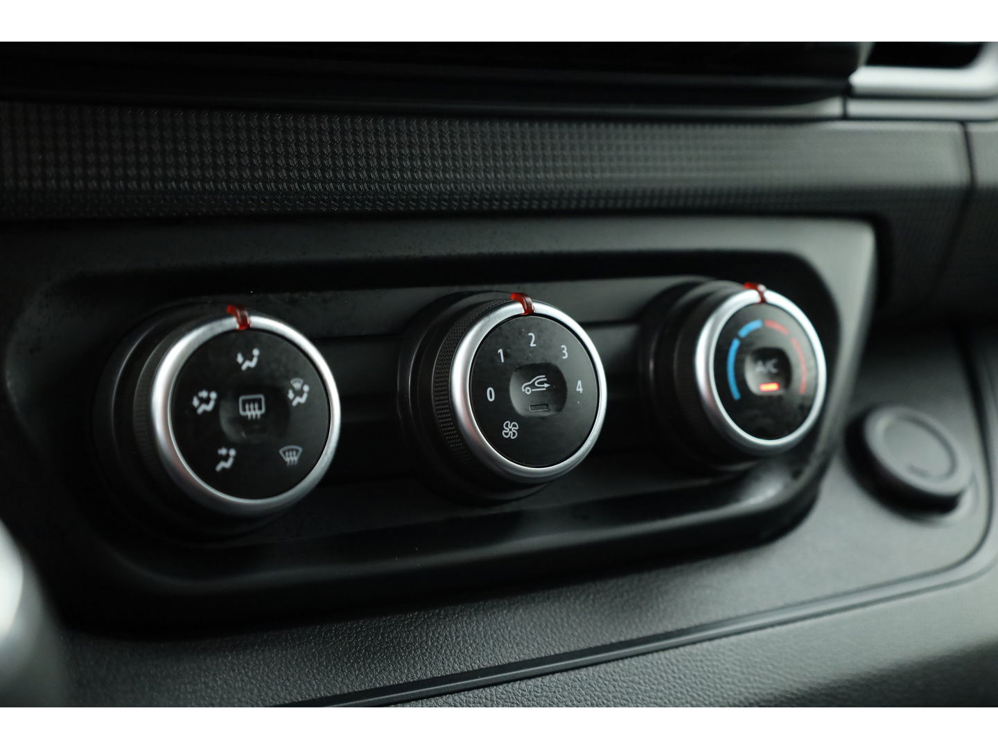 Renault Trafic 2.0 dCi 130pk Dubb.Cab. | L2H1 | 6 pers. | Airco | PDC | Trekhaak | Zilver met. | CarPlay