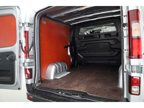 Renault Trafic 2.0 dCi 130pk Dubb.Cab. | L2H1 | 6 pers. | Airco | PDC | Trekhaak | Zilver met. | CarPlay