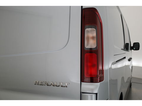 Renault Trafic 2.0 dCi 130pk Dubb.Cab. | L2H1 | 6 pers. | Airco | PDC | Trekhaak | Zilver met. | CarPlay