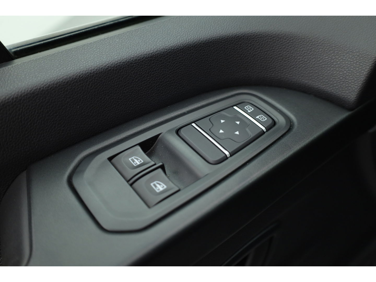 Renault Trafic 2.0 dCi 130pk Dubb.Cab. | L2H1 | 6 pers. | Airco | PDC | Trekhaak | Zilver met. | CarPlay