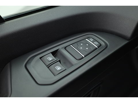 Renault Trafic 2.0 dCi 130pk Dubb.Cab. | L2H1 | 6 pers. | Airco | PDC | Trekhaak | Zilver met. | CarPlay