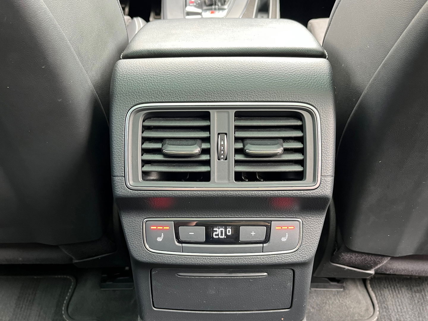 Audi SQ5 3.0 TFSI Quattro 354PK|Pano|Memory|Head-Up|Luchtvering|Carbon|Camera|ACC|Keyless|Leder|Carplay