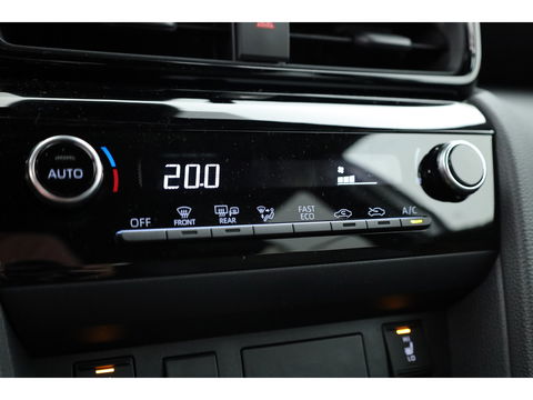 Toyota Yaris Cross 1.5 Hybrid Teamplayer 130pk | Winter pakket | Safety pakket | Navi | Adapt. Cruise | Camera | Keyless