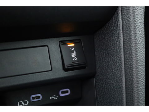 Toyota Yaris Cross 1.5 Hybrid Teamplayer 130pk | Winter pakket | Safety pakket | Navi | Adapt. Cruise | Camera | Keyless