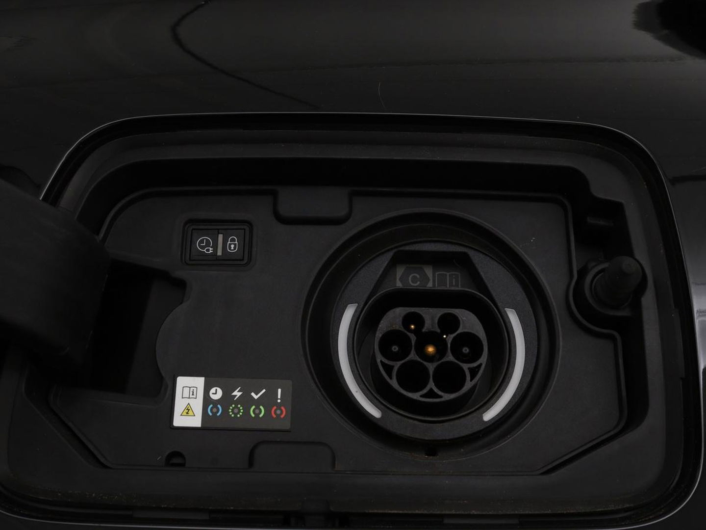 Citroën C5 Aircross 1.6 Plug In Hybride Shine | Panoramadak | Stoelverwarming | Trekhaak | Leder/Alcantara | Adaptive cruise | Keyless | Carplay | Camera | Navigatie