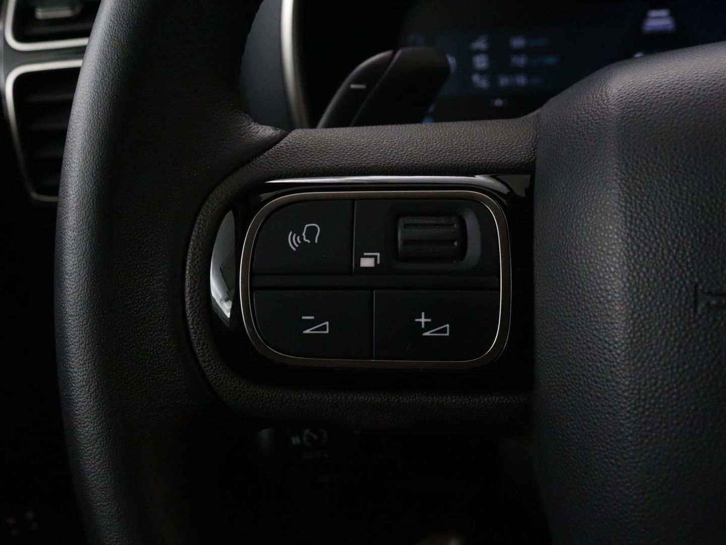 Citroën C5 Aircross 1.6 Plug In Hybride Shine | Panoramadak | Stoelverwarming | Trekhaak | Leder/Alcantara | Adaptive cruise | Keyless | Carplay | Camera | Navigatie