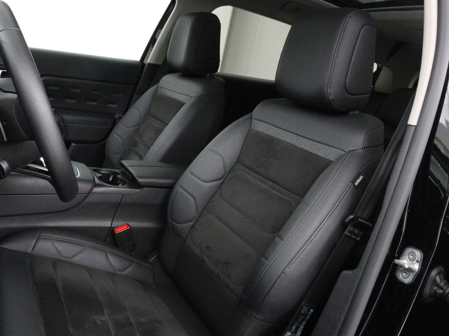 Citroën C5 Aircross 1.6 Plug In Hybride Shine | Panoramadak | Stoelverwarming | Trekhaak | Leder/Alcantara | Adaptive cruise | Keyless | Carplay | Camera | Navigatie
