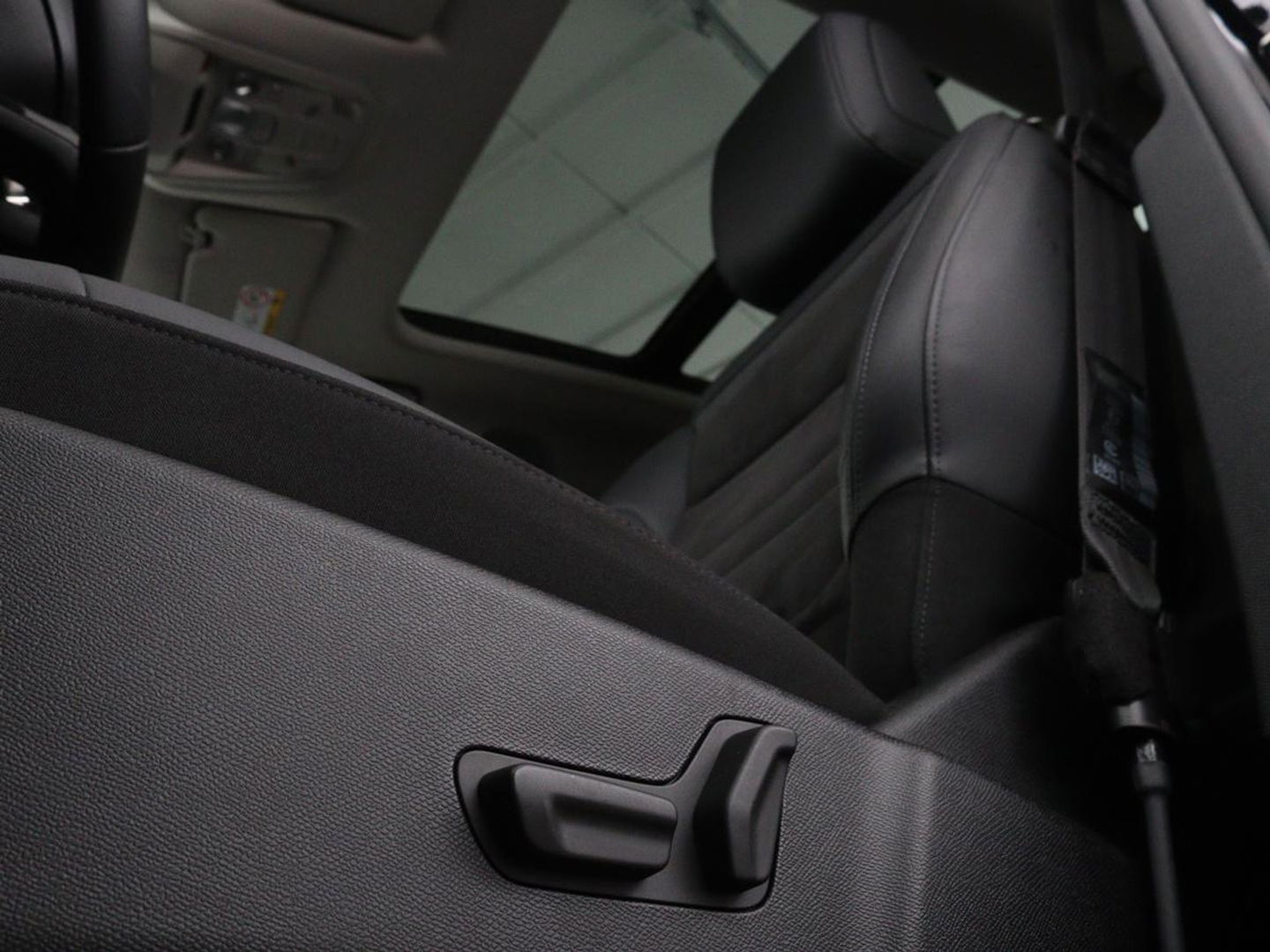 Citroën C5 Aircross 1.6 Plug In Hybride Shine | Panoramadak | Stoelverwarming | Trekhaak | Leder/Alcantara | Adaptive cruise | Keyless | Carplay | Camera | Navigatie