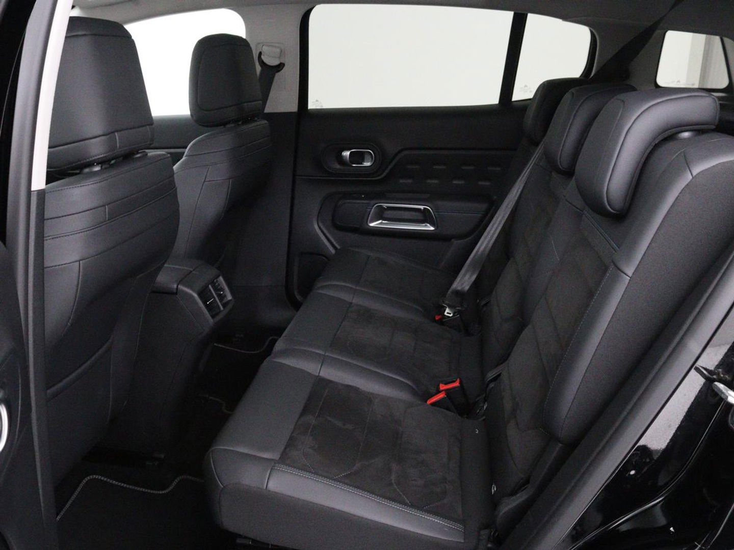 Citroën C5 Aircross 1.6 Plug In Hybride Shine | Panoramadak | Stoelverwarming | Trekhaak | Leder/Alcantara | Adaptive cruise | Keyless | Carplay | Camera | Navigatie