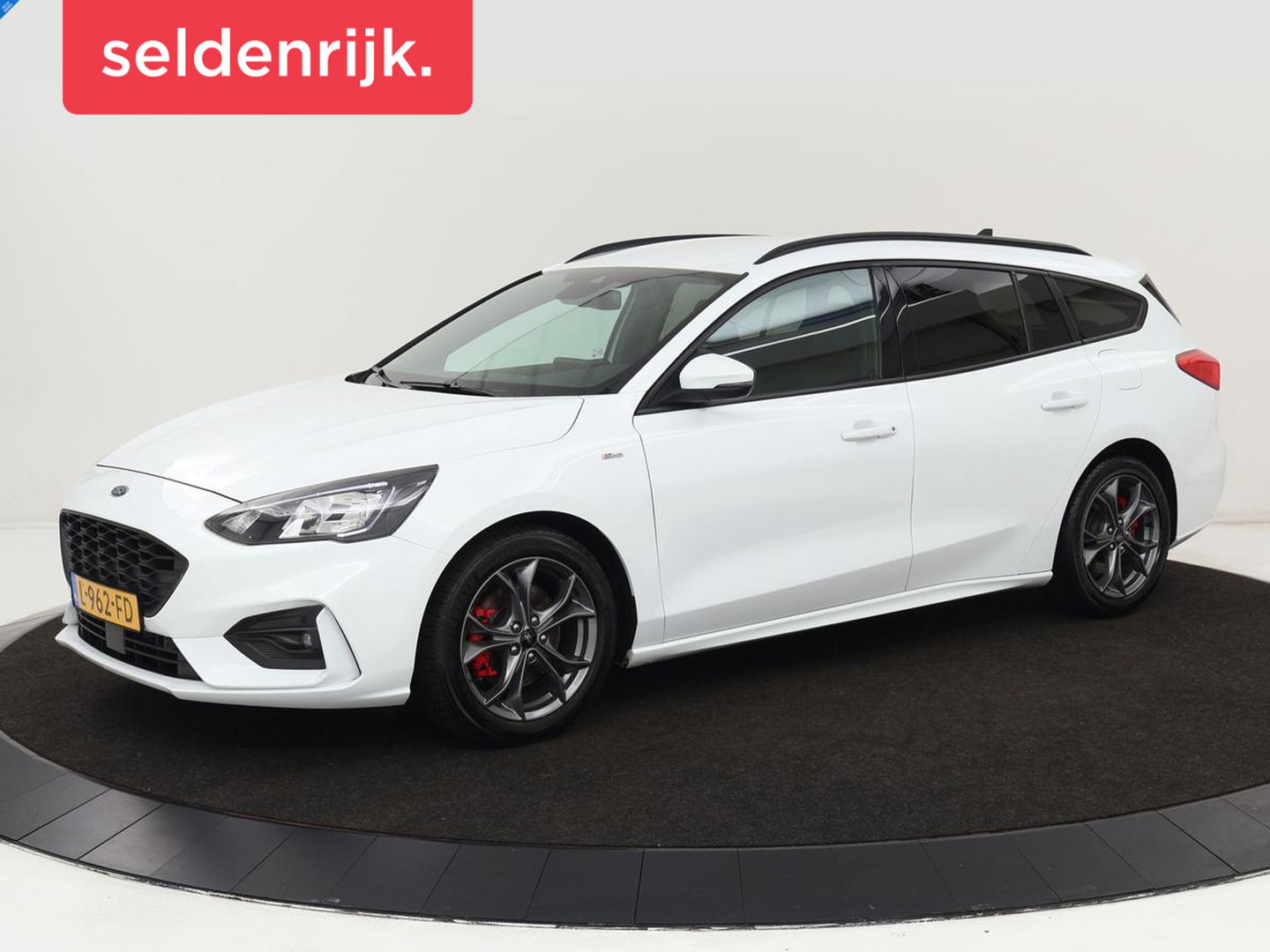 Ford Focus 1.5 EcoBoost ST Line X | Camera | Carplay | Trekhaak | Full LED | Navigatie | Keyless | Digital Cockpit | Climate control | Parkeerhulp | Cruise control
