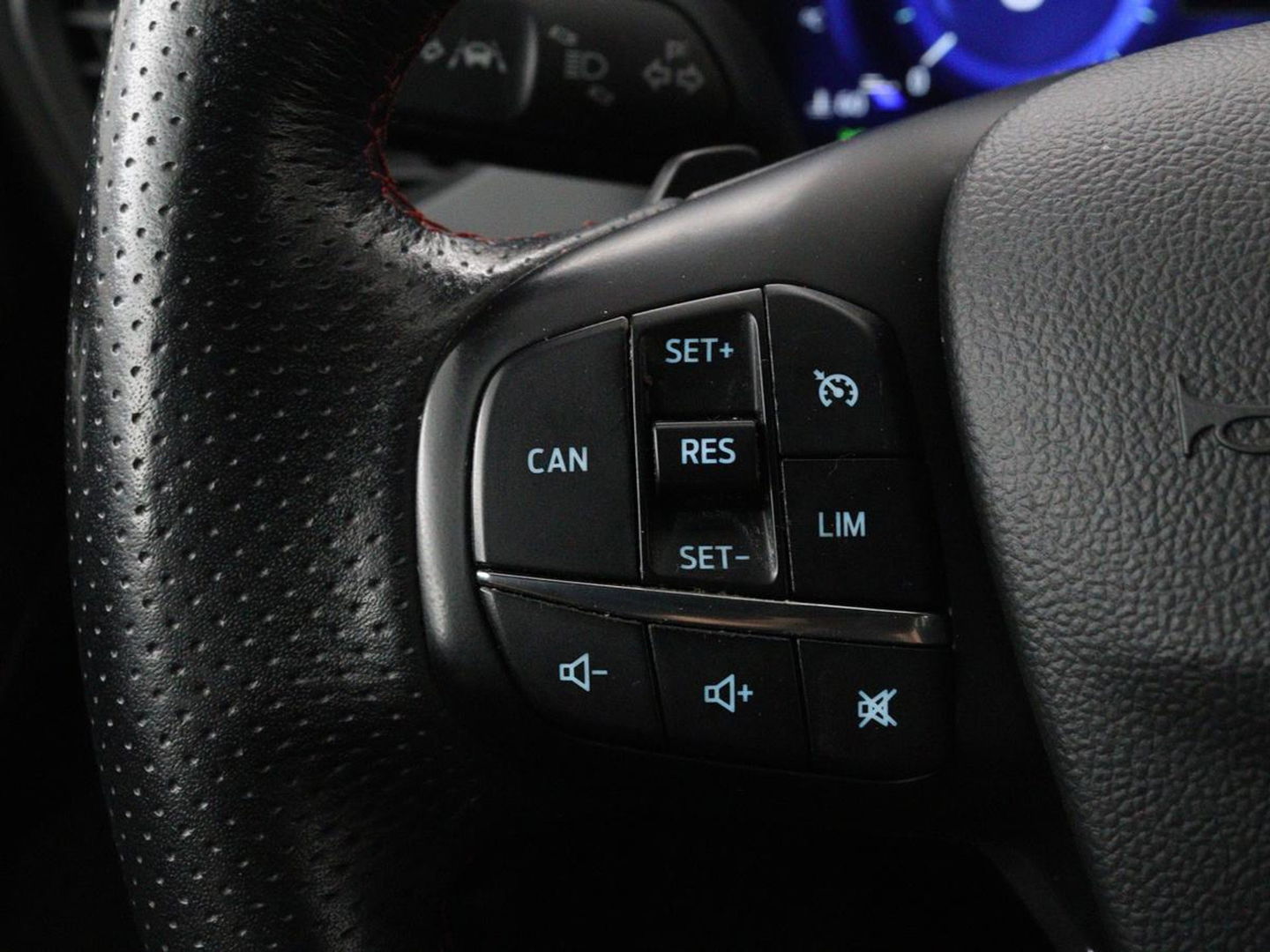Ford Focus 1.5 EcoBoost ST Line X | Camera | Carplay | Trekhaak | Full LED | Navigatie | Keyless | Digital Cockpit | Climate control | Parkeerhulp | Cruise control