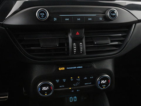 Ford Focus 1.5 EcoBoost ST Line X | Camera | Carplay | Trekhaak | Full LED | Navigatie | Keyless | Digital Cockpit | Climate control | Parkeerhulp | Cruise control