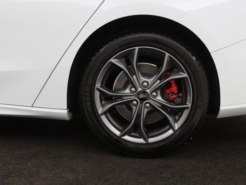 Ford Focus 1.5 EcoBoost ST Line X | Camera | Carplay | Trekhaak | Full LED | Navigatie | Keyless | Digital Cockpit | Climate control | Parkeerhulp | Cruise control